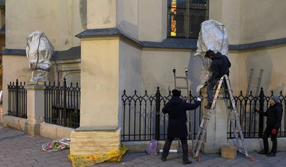 Lviv halkı olası saldırıya karşı tarihi eserleri korumaya alıyor