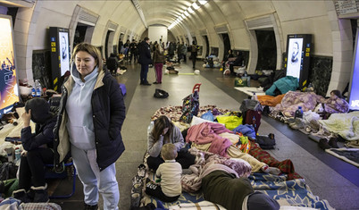 Kiev sakinlenri savaş nedeniyle 1 aydır metroda