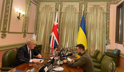 İngiltere Başbakanı Johnson Kiev'de Zelenskiy ile görüştü