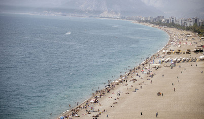 Antalya sahillerinde bayram hareketliliği