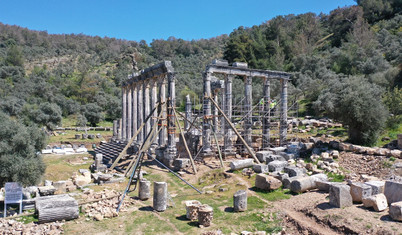 Zeus Lepsynos Tapınağı ihtişamlı sütunlarıyla orijinal görünümüne kavuşuyor