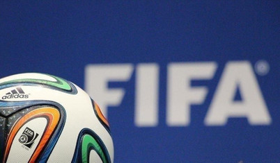 FIFA Ukrayna ve Rusya'daki yabancı oyunculara ilişkin askıya alma hakkı kararını uzattı