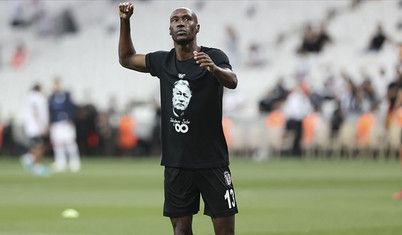 Beşiktaş, Atiba Hutchinson ile sözleşmeyi bir yıllığına uzattı