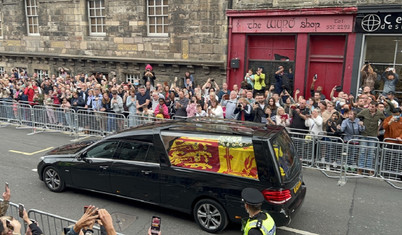 Kraliçe Elizabeth'in cenazesi Balmoral'dan Edinburgh'a götürüldü