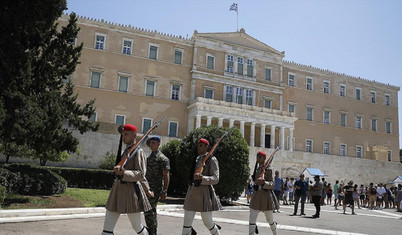 Yunanistan Parlamentosu ışıklandırmayı sınırlandırıyor