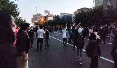 İran'da gözaltına alınan Mahsa Emini'nin ölmesi üzerine başlayan gösteriler sürüyor