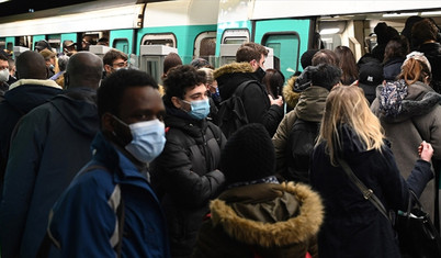 Paris'te grevler nedeniyle perşembe toplu taşımada kara gün olabilir