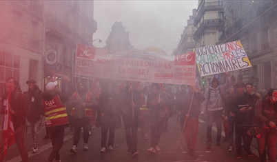 Paris'te maaş artışı talebiyle gösteri düzenlendi