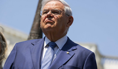 ABD'de Türkiye karşıtlığıyla bilinen Senatör Menendez "rüşvet almak"la suçlandı