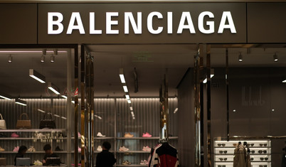 Balenciaga, tepki çeken reklam kampanyası nedeniyle özür diledi