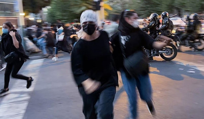 İran'da azalan Mahsa Emini protestoları çağrılar üzerine yeniden alevlendi