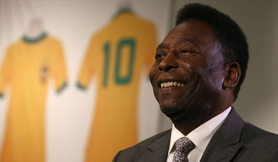 Pele'nin naaşı futbola başladığı statta ziyarete açıldı