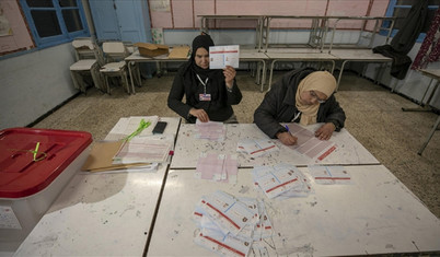 Tunus'ta erken genel seçimlerin ikinci turunda katılım yine düşük seviyede