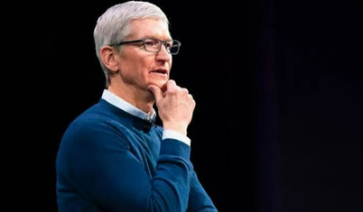 iPhone satışları düştü: Tim Cook soluğu Çin'de aldı