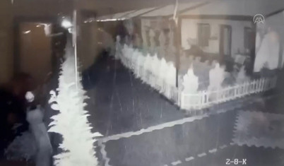 Kahramanmaraş'ta deprem anı güvenlik kameralarına yansıdı
