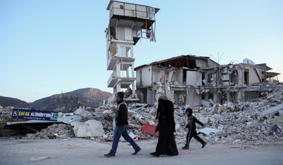 Hatay'da depremde çöken binanın ek yapısı ayakta kaldı