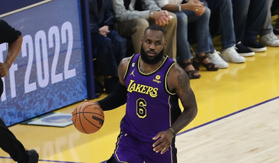 Lakers'ta forma giyen LeBron James sakatlandı