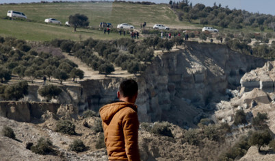 Deprem mağduru köylerde çiftçi kaderine terk ediliyor