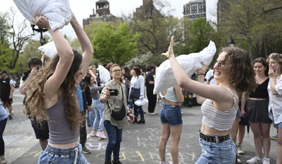 New York'da Uluslararası Yastık Savaşı Günü