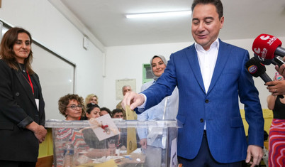 Ali Babacan oyunu kullandı: Hepimiz için, demokrasimiz için hayırlı olsun