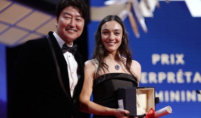 Merve Dizdar Cannes Film Festivali'nde en iyi kadın oyuncu ödülünü aldı
