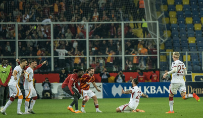 Galatasaray'ın şampiyon olduğu tarihi maçtan fotoğraflar