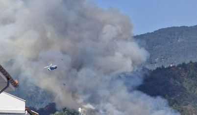 Marmaris yangınına 8 helikopter ve 5 uçak müdahale ediyor