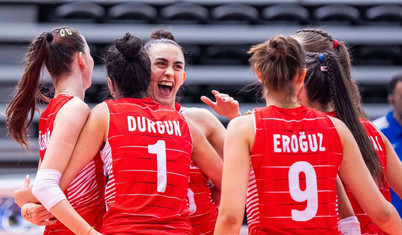 19 Yaş Altı Kız Voleybol Milli Takımı namağlup finalde