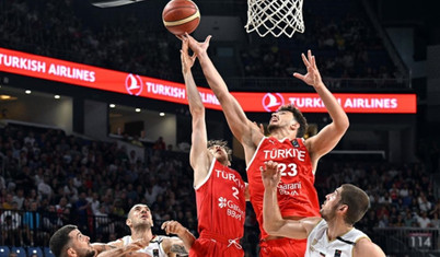 A Milli Erkek Basketbol Takımı Bulgaristan'ı 104-66 yenerek yarı finale yükseldi