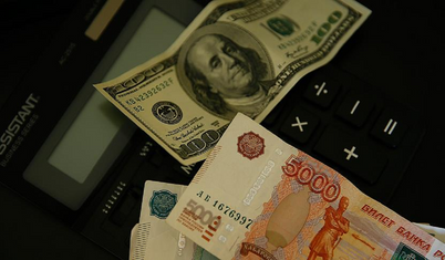 Dolar/ruble paritesi Mart 2022’den bu yana ilk defa 100’ü geçti