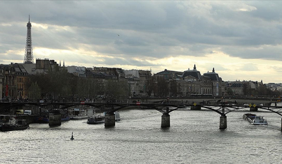 Paris'teki Sen Nehri'nde kirlilik sürüyor: Bir yüzme etkinliği daha iptal edildi