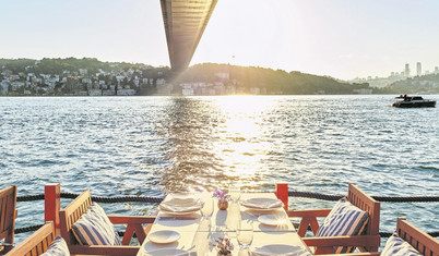 Boğaz’ın en romantik noktası Lacivert