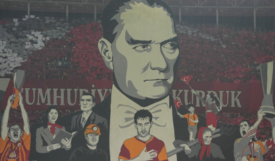 Galatasaray taraftarından Cumhuriyetin 100. yılına özel koreografi