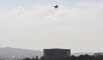 SOLOTÜRK Anıtkabir semalarında gösteri uçuşu yaptı