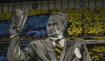 Fenerbahçe tribünlerinden 100. yıl koreografisi