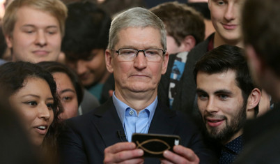 Elektrikli araç üretiminden vazgeçen Apple'ın CEO'su Tim Cook'tan yapay zeka açıklaması