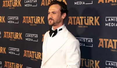 Aras Bulut İynemli: Bu vatanı hediye eden Atatürk’e çok teşekkür ederim