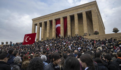 Anıtkabir'de ziyaretçi yoğunluğu