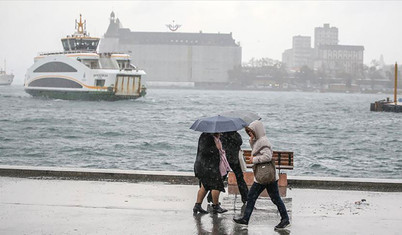 İstanbullular dikkat: Akşam saatlerinde fırtına ve sağanak başlayacak