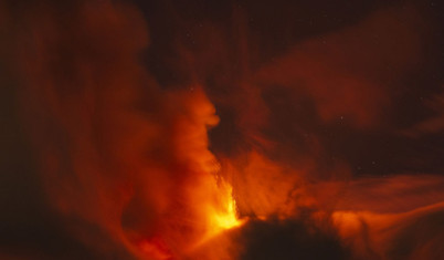 Etna Yanardağı yeniden faaliyete geçti: Püskürttüğü küller 4 bin 500 metreye ulaştı