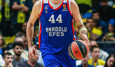 Anadolu Efes'ten Euroleague'de ilk deplasman galibiyeti