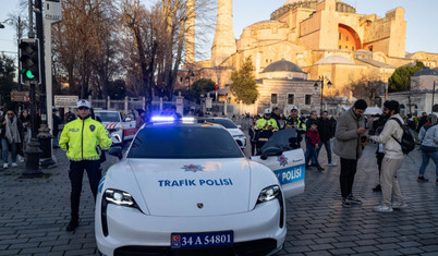 Emniyete verilen lüks araçlar İstanbul'da göreve başladı