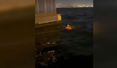 İstanbul'da vapurdan denize düşen yolcuyu seyyar satıcı kurtardı