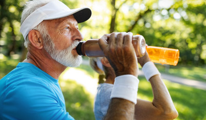 Sağlıklı yaşlanmak için protein alın, ağırlık kaldırın ve bebekler gibi uyuyun