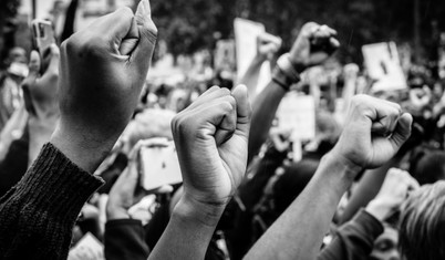 Kusurlu da olsa demokrasi otokrasiden çok daha iyidir