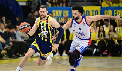 EuroLeague'de Türk derbisini Anadolu Efes kazandı