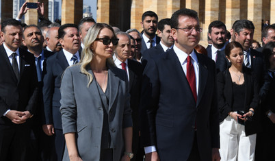 İmamoğlu Anıtkabir'de: CHP’yi 47 yıl sonra birinci parti yapmanın gururunu yaşıyoruz