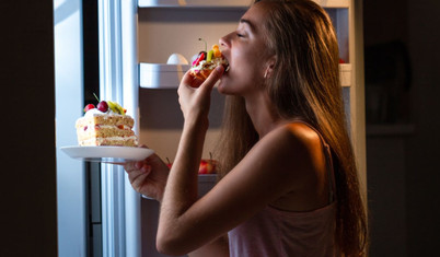 Yalnızlık kadınlarda yeme krizine neden oluyor