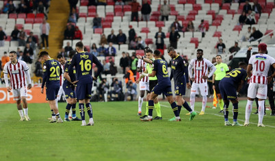 Sivasspor-Fenerbahçe maçındaki penaltı kararının VAR kaydı yayımlandı