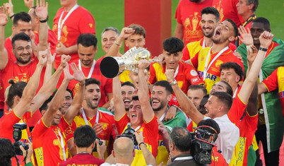 Süper Lig'e yükselen Göztepe kupasını aldı